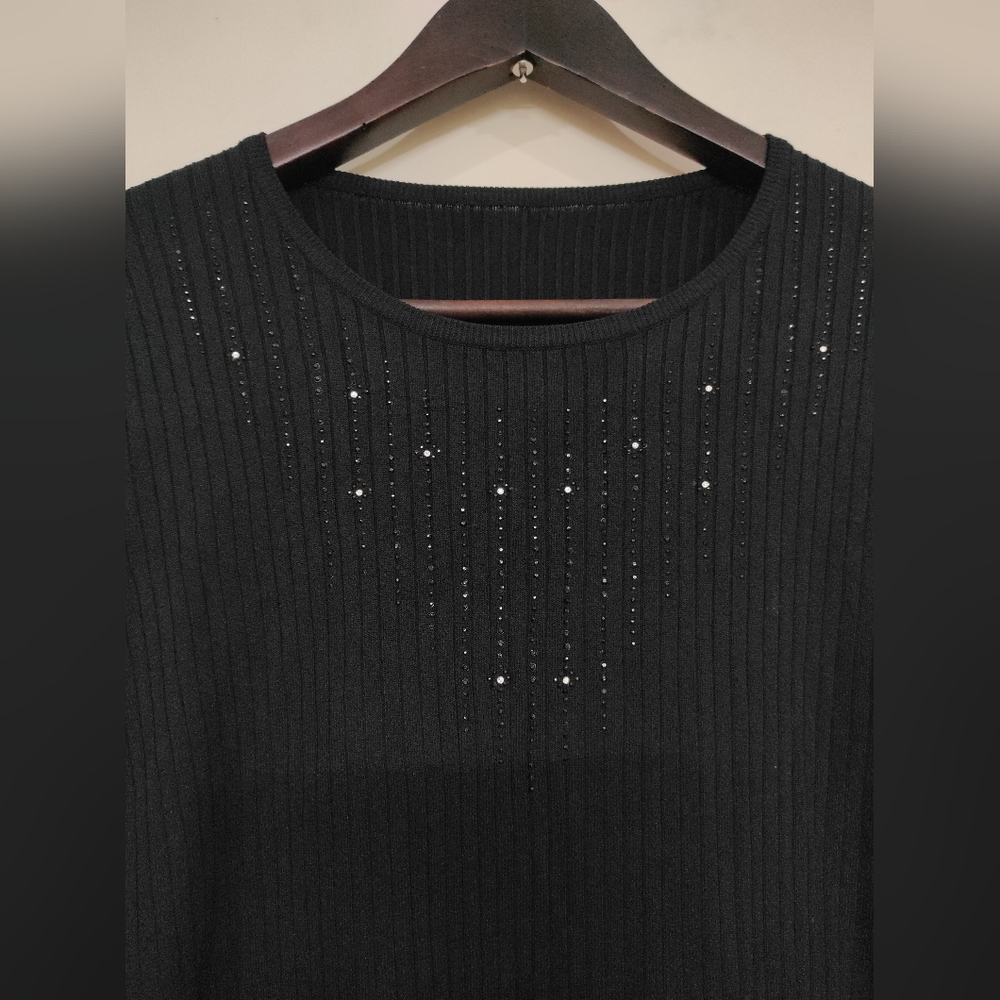 Black 3/4 Sleeve Top - Picture 2 of 15